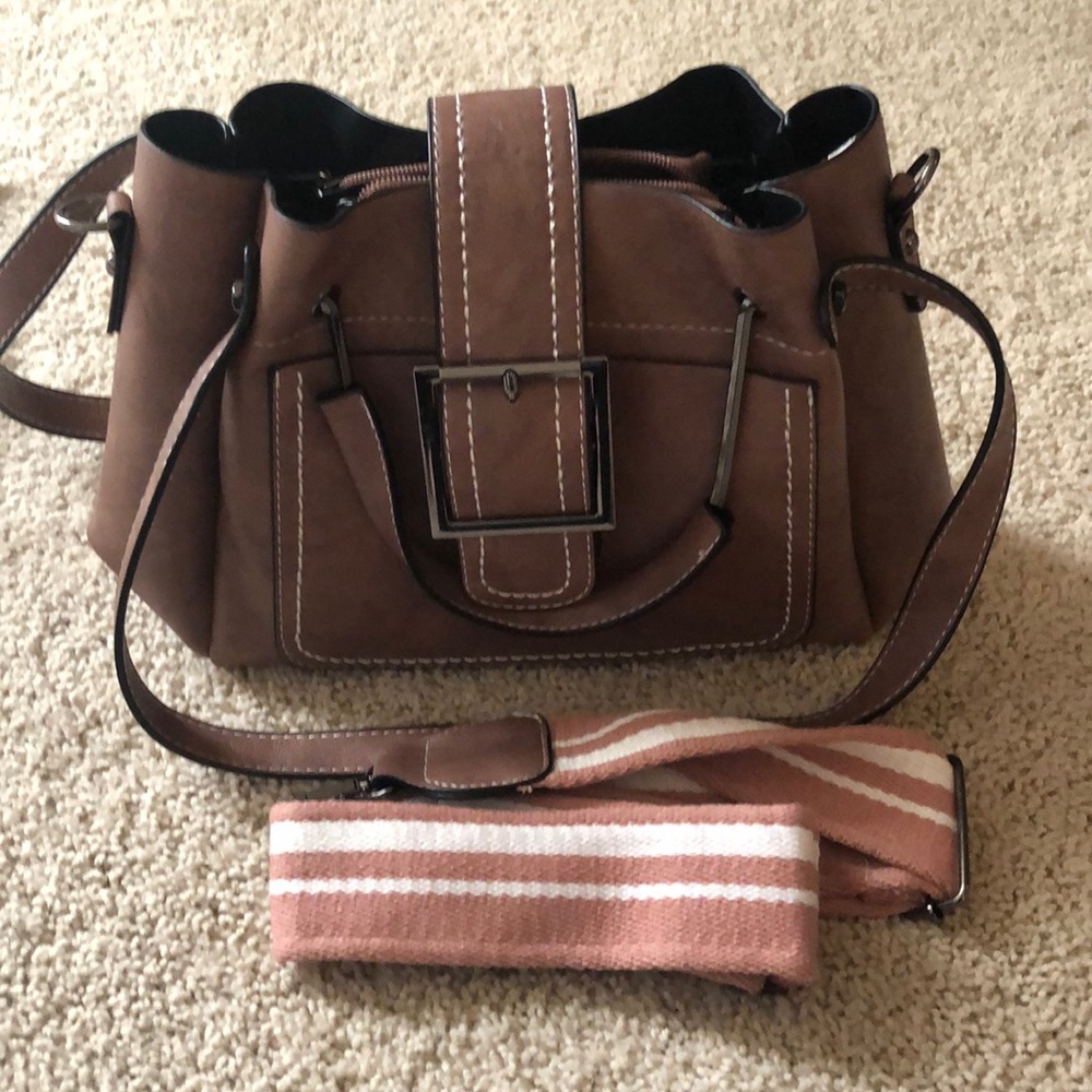 Brown purse with changeable strap